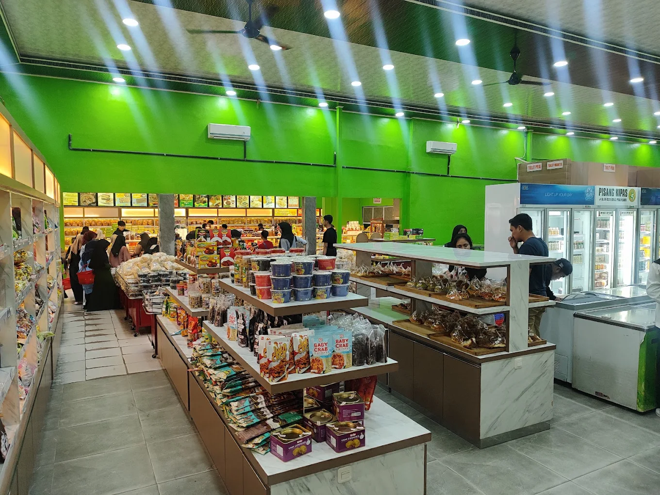 Outlet Insyira Oleh-Oleh Pekanbaru di Jalan Arifin Ahmad